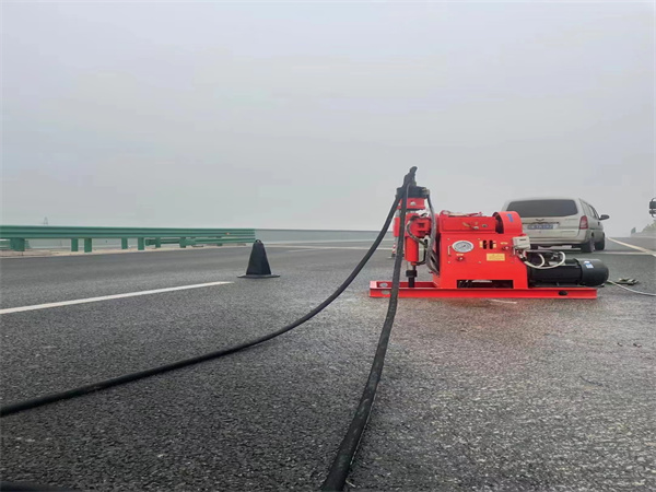 吉利马路路基路面开裂下沉注浆加固灌浆